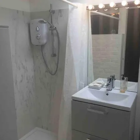 Charming, Bright Space In Dalkey Dublin